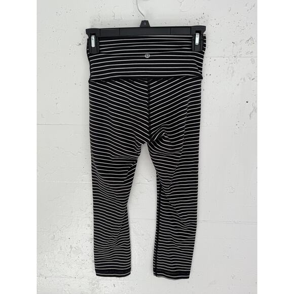 Lululemon Pants Womens 4 Black White Striped Groove Crop Yoga Athletic Gym - Picture 4 of 4
